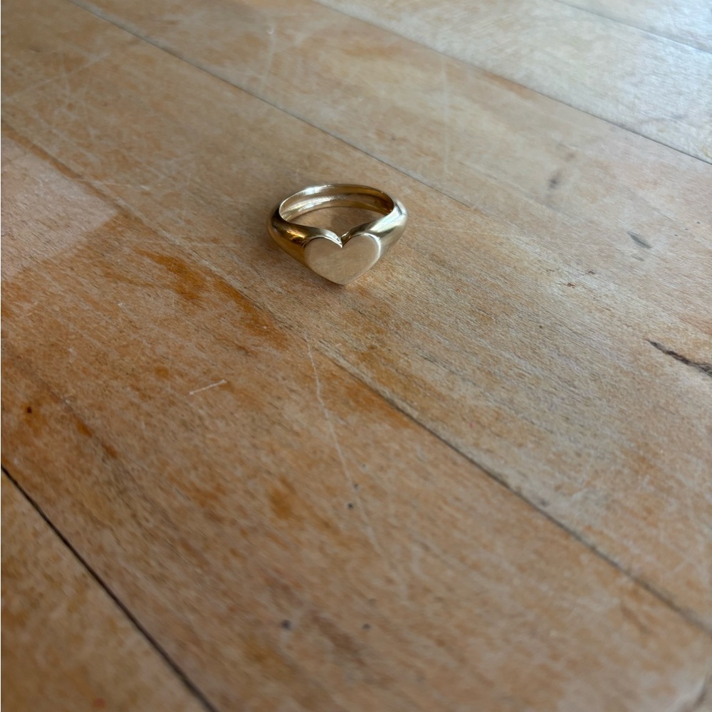 14K Solid Gold Heart Signet Ring - Picture 3 of 6